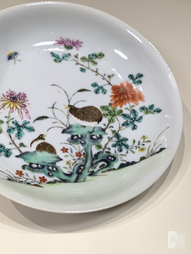 清乾隆 粉彩安居乐业图盘一对 - 图4